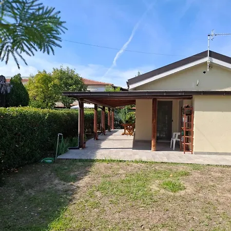 Casa vacanze Casetta Di Pierina, A Detached Eco-house Nocciano
